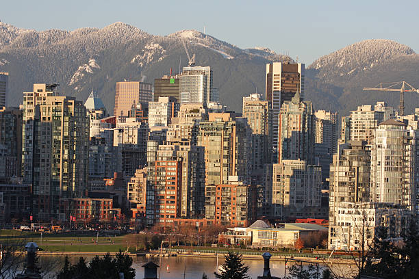 istock Vancouver Cityscape: Yaletown, False Creek, North Shore Mountains, Canada, Autumn 183511066