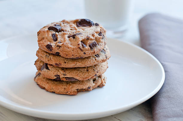 istock Cookies and milk 183511889