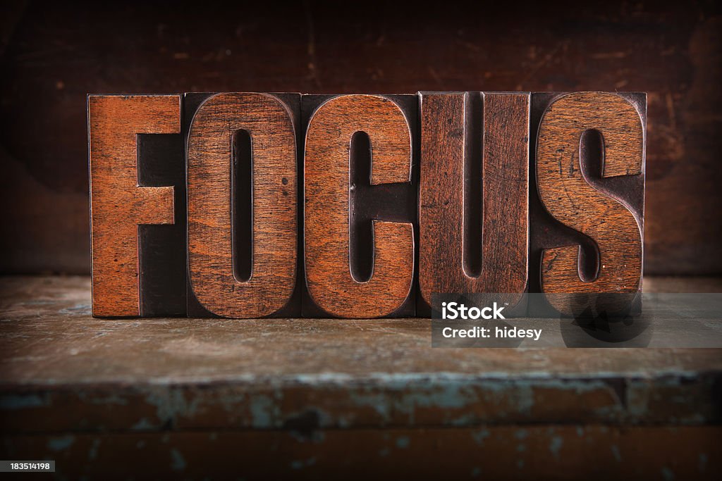 Focus-Druk wypukły liter - Zbiór zdjęć royalty-free (Antyczny)
