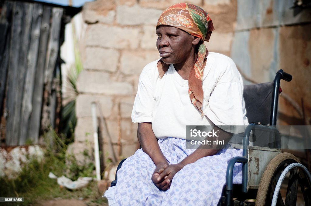 Xhosa femme en fauteuil roulant - Photo de Afrique libre de droits