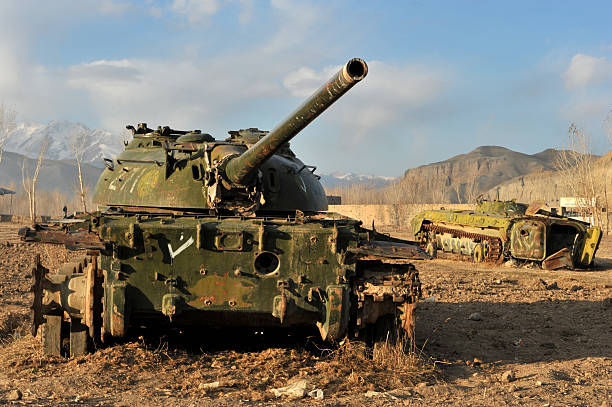 Abandonned tanques de guerra civil de Afganistán - foto de stock