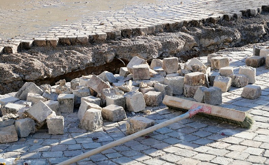 Laying of paving stones