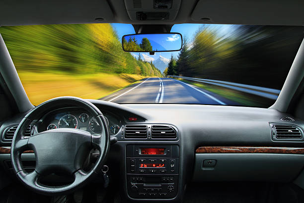 guida-concetto di velocità - car vehicle interior inside of dashboard foto e immagini stock