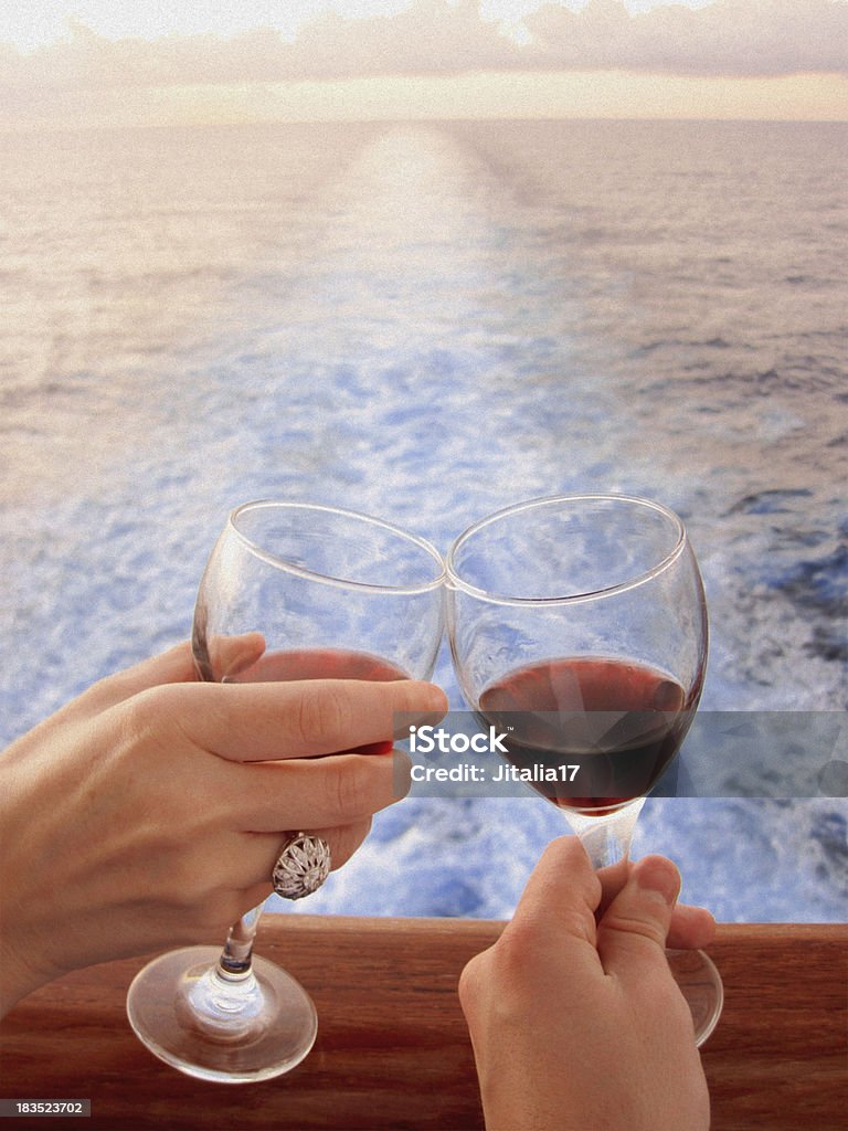 Boda en el mar, vino y diamantes - Foto de stock de Crucero - Barco de pasajeros libre de derechos