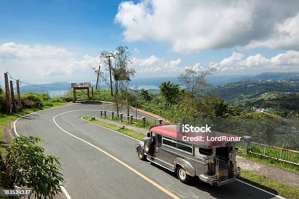 Mit Jeepneyfahrt Stockfoto und mehr Bilder von Jeepney-Kleinbus - Jeepney-Kleinbus, Philippinen, Straßenverkehr