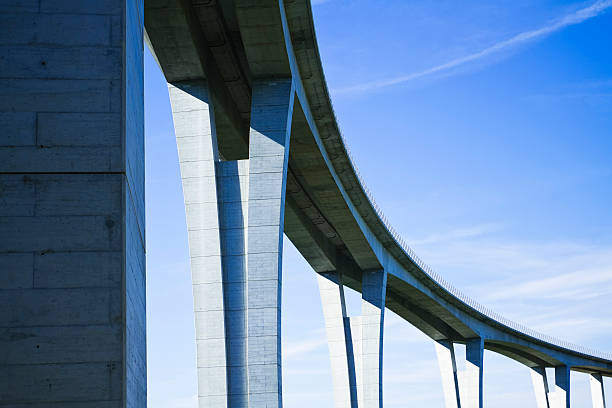 close up of highway viaduct in front of a clear blue sky - viaduct stockfoto's en -beelden