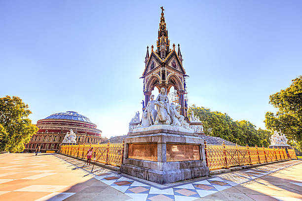 albert memorial et hall - kensington gardens photos et images de collection