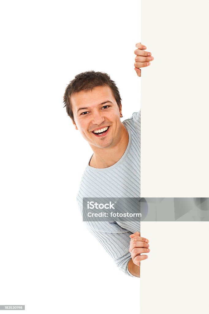 Jovem sorridente segurando outdoor em branco sinal - Royalty-free Espaço Vazio Foto de stock