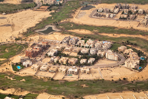 vista aérea de uma cidade de áfrica (cairo egipto - land development aerial view planning imagens e fotografias de stock