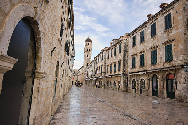 istock Dubrovnik main street 183537145
