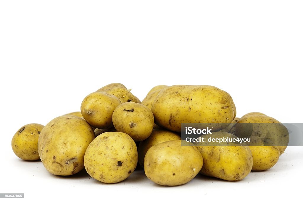 Roh batatas destaque no fundo branco - Foto de stock de Alemanha royalty-free