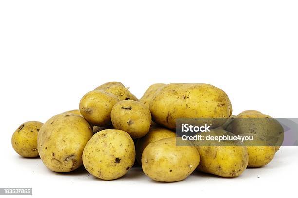 Foto de Roh Batatas Destaque No Fundo Branco e mais fotos de stock de Alemanha - Alemanha, Alimentação Saudável, Alimento básico