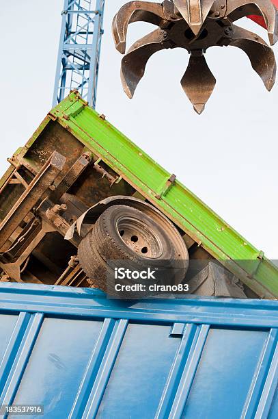 Samochód Rozbiórki - zdjęcia stockowe i więcej obrazów Ciężarówka - Ciężarówka, Udawać bijatykę, Chwytak mechaniczny