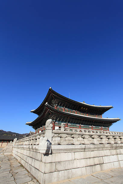 istock Gyeongbokgung palace 183539170