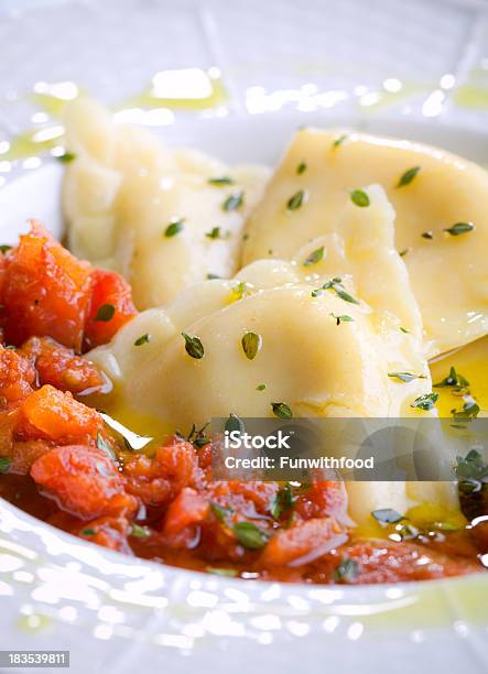 Photo libre de droit de Ravioli Sauce Tomate Des Pâtes Italiennes Repas Cuisine Maison banque d'images et plus d'images libres de droit de Aliment