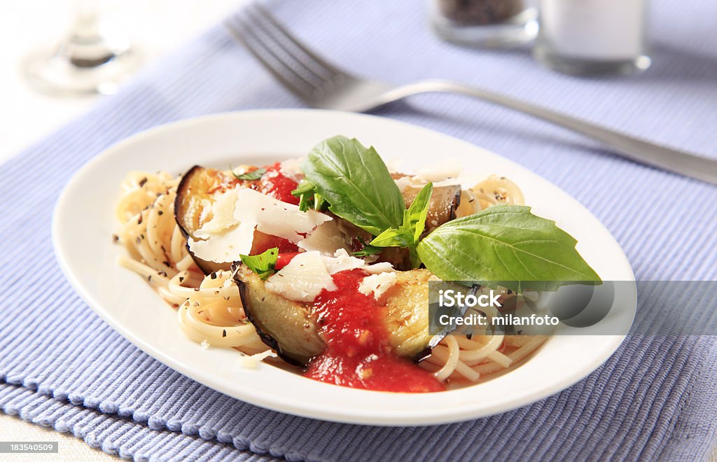 Plat de pâtes végétariennes - Photo de Aubergine libre de droits