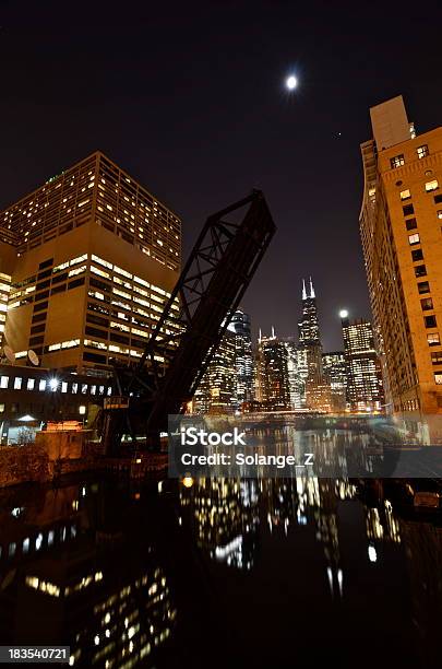 Chicago Bridge Di Notte - Fotografie stock e altre immagini di Acqua - Acqua, Ambientazione esterna, Architettura