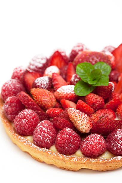 istock tart with fruits 183546843