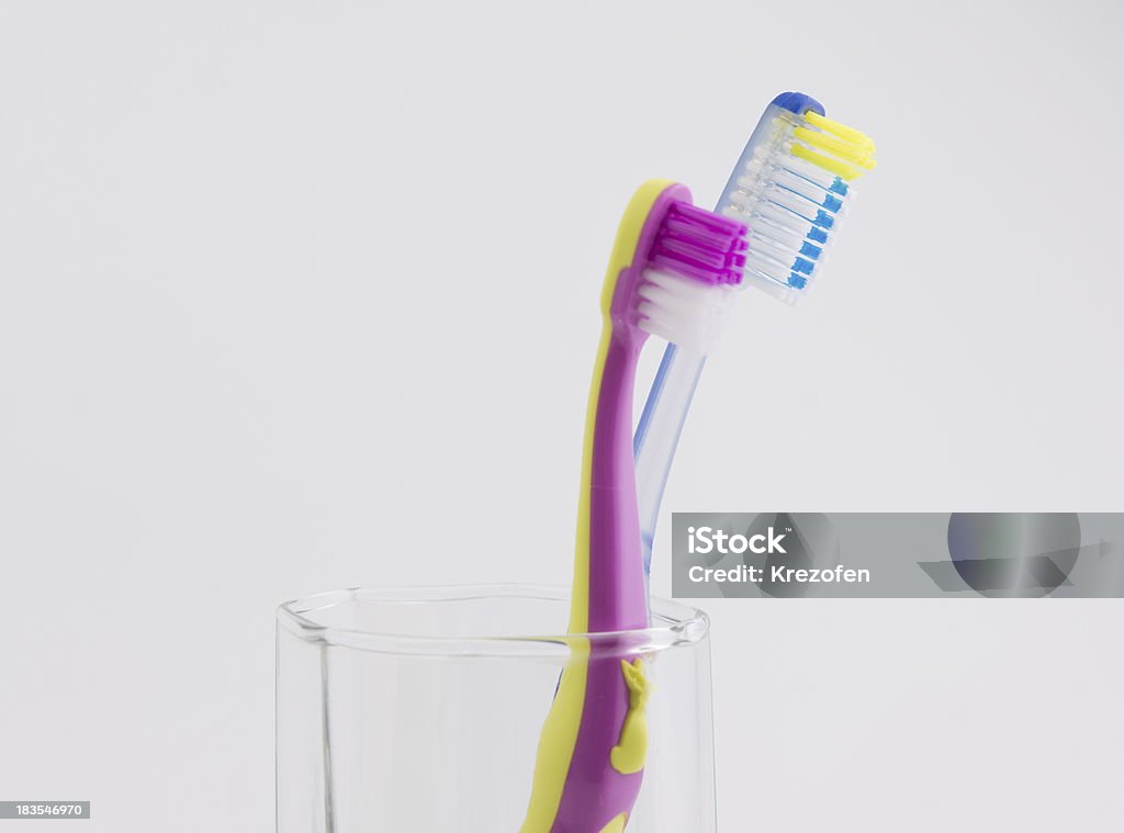 Большие и малые toothbrushes - Стоковые фото Без людей роялти-фри