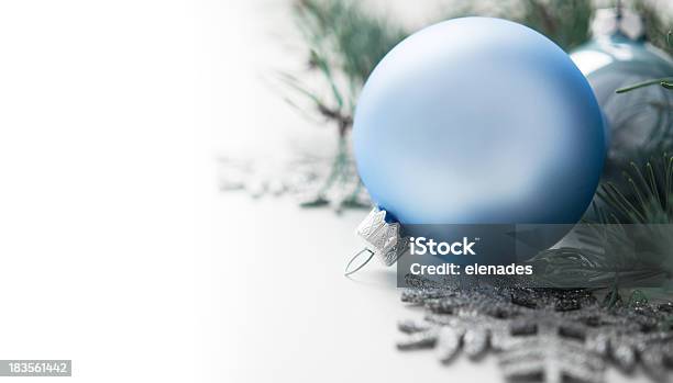Composición De Navidad Azul Y Plateado Con Espacio Para Texto Foto de stock y más banco de imágenes de Abeto Picea