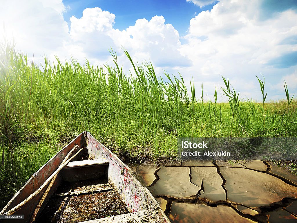 Velho barco de madeira - Foto de stock de Azul royalty-free