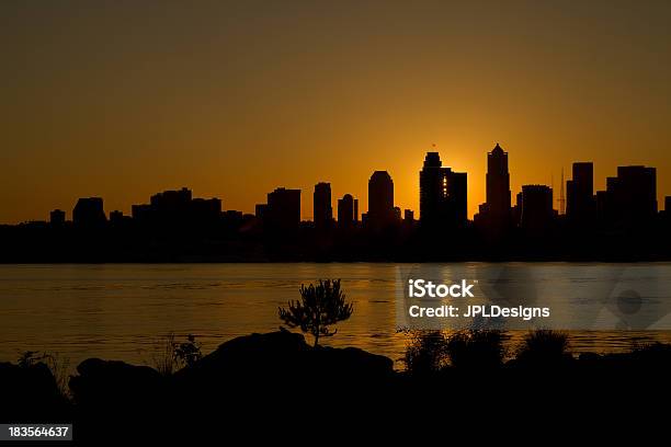 Nascer Do Sol Ao Longo De Seattle Skyline Ao Puget Sound - Fotografias de stock e mais imagens de Amanhecer