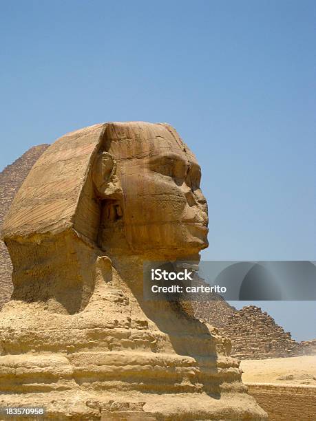 Estatua De La Esfinge En Giza Egipto Foto de stock y más banco de imágenes de Antigualla - Antigualla, Antiguo, Arena