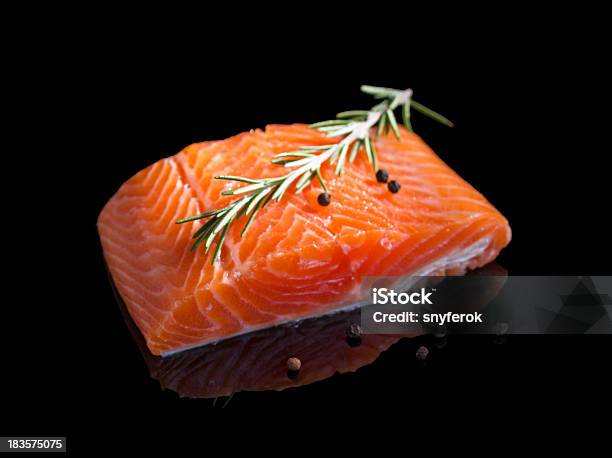 Crudo Salmone - Fotografie stock e altre immagini di A forma di blocco - A forma di blocco, Acido, Ambientazione interna