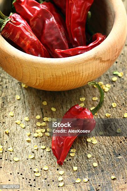 Seco Chillies Rojo Foto de stock y más banco de imágenes de Alimento - Alimento, Alimentos deshidratados, Calor