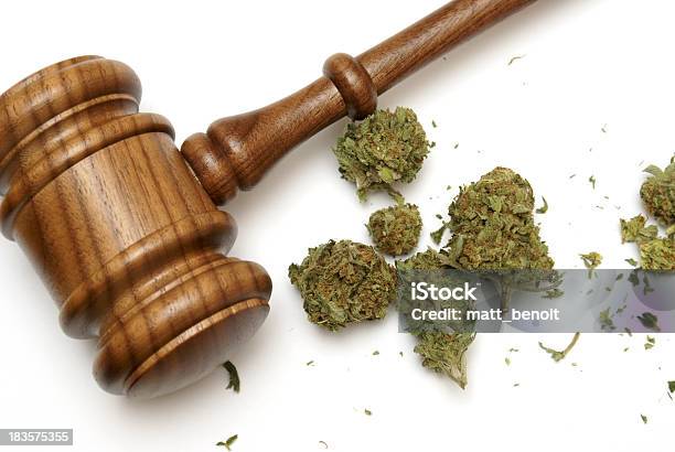 Ley Y Marihuana Foto de stock y más banco de imágenes de Cannabis - Narcótico - Cannabis - Narcótico, Sistema jurídico, Marihuana - Hierba de cannabis