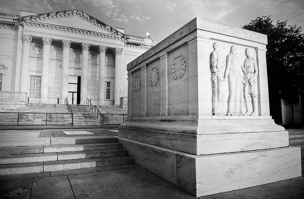 grab des unbekannten soldaten - tomb tomb of the unknown soldier arlington national cemetery place of burial stock-fotos und bilder