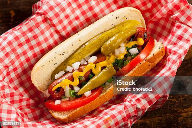 Chicago Styl Hot Dog - zdjęcia stockowe i więcej obrazów Hot dog - Hot dog, Barbecue, Bez ludzi