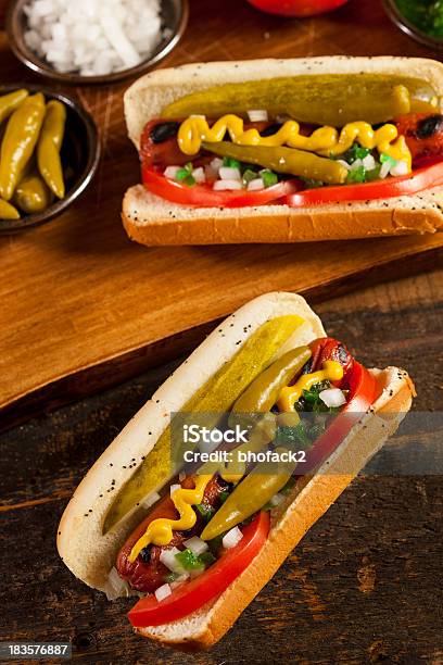 Chicago Estilo Cachorroquente - Fotografias de stock e mais imagens de Alimentação Não-saudável - Alimentação Não-saudável, Amarelo, Cachorro-quente