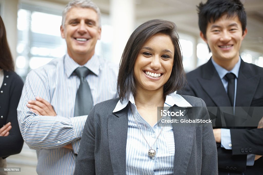 Confiante líder com a equipa - Royalty-free 20-29 Anos Foto de stock