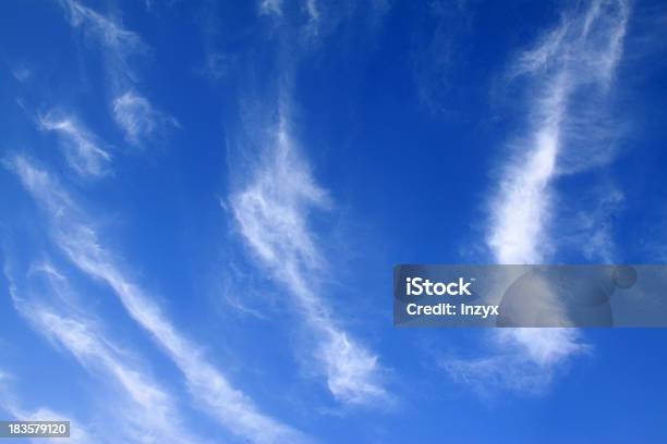 Blauer Himmel Und Weiße Wolken Stockfoto und mehr Bilder von Abstrakt - Abstrakt, Blau, Fantasiewelt
