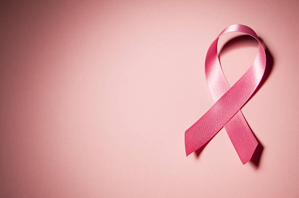 ruban de sensibilisation pour le cancer du sein rose avec espace pour copie - octobre rose photos et images de collection