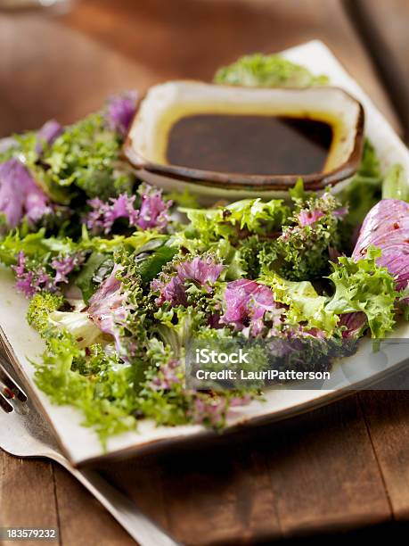 Saludable Ensalada De Col Foto de stock y más banco de imágenes de Aceite de oliva - Aceite de oliva, Aceite para cocinar, Aderezo