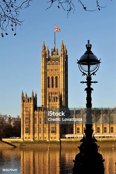Torre De Victoria De Londres Foto de stock y más banco de imágenes de Arquitectura - Arquitectura, Azul, Azul celeste