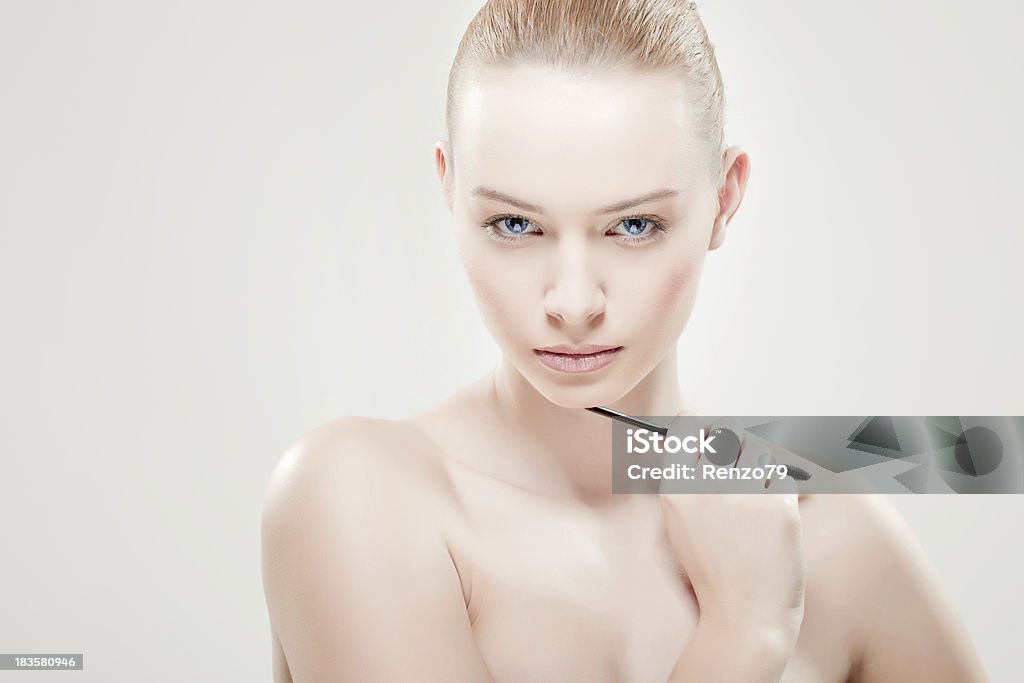 Servizio di trucco professionale - Foto stock royalty-free di Adulto