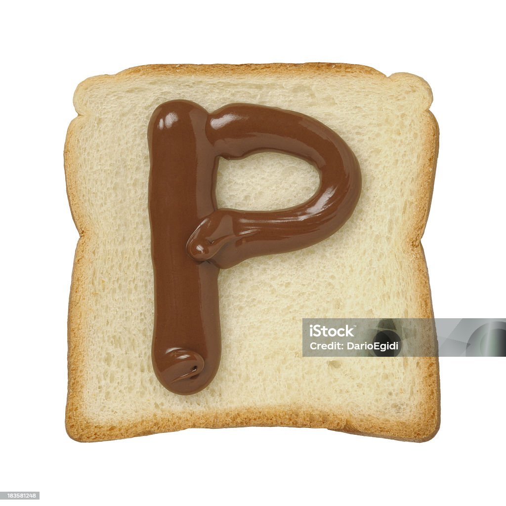 Lettera P al cioccolato su un tinloaf, sfondo bianco di scansione - Foto stock royalty-free di Alfabeto