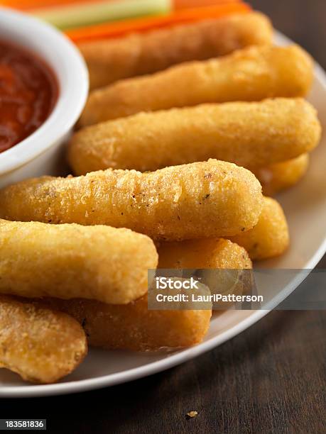 Crispy Paluszki Mozzarella - zdjęcia stockowe i więcej obrazów Domowy - Domowy, Paluszki z mozarelli, Smażony