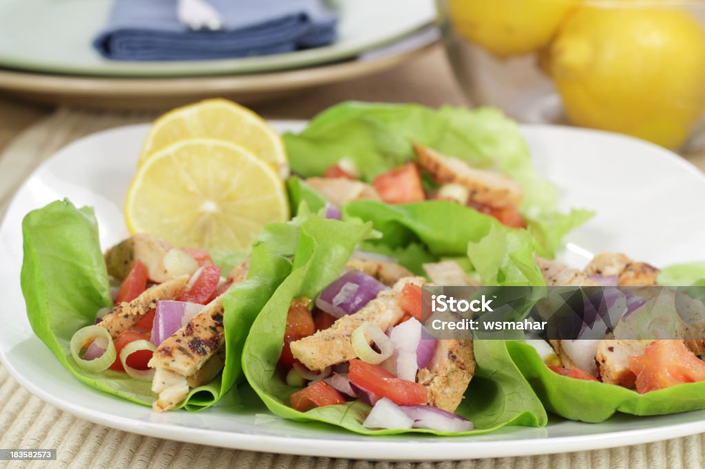 Gegrilltes Hühnchen-Salat wraps - Lizenzfrei Salat - Blattgemüse Stock-Foto