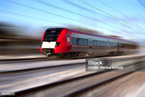 Скоростной Поезд — стоковые фотографии и другие картинки Поезд - Поезд, Скорость, Железнодорожный путь