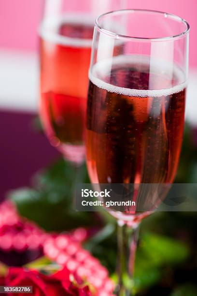 Photo libre de droit de De Champagne Avec Vin Rosé Pétillant banque d'images et plus d'images libres de droit de Alcool - Alcool, Aliments et boissons, Amour