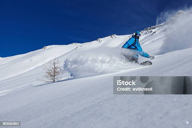 Snowboarder Freerider - Fotografie stock e altre immagini di Acrobazia - Acrobazia, Adulto, Blu