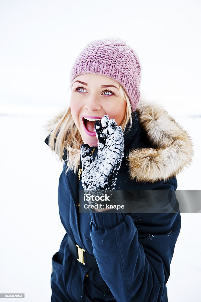 ファッショナブルな女性の笑顔 - 北極のロイヤリティフリーストックフォト