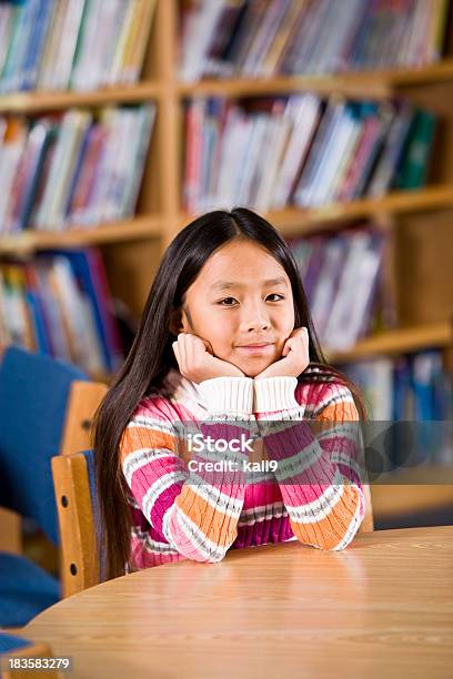 아시아판 소녀 학교 라이브러리 10-11세에 대한 스톡 사진 및 기타 이미지 - 10-11세, 고등학교 이하, 교육