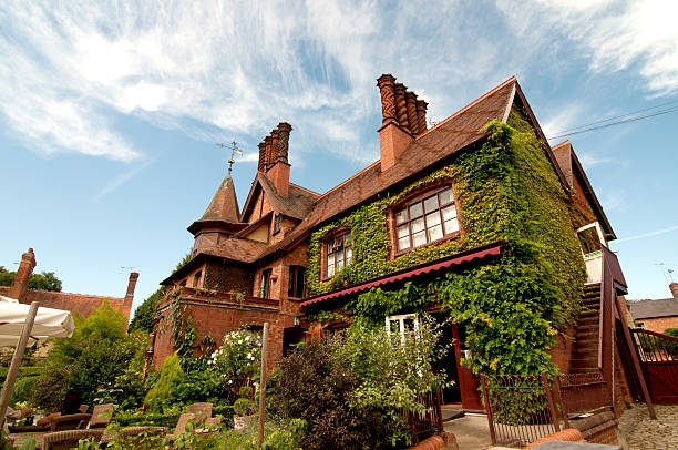 istock Beautiful Cottage in Oxford, England 183583464