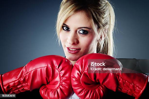Starke Geschäftsfrau Stockfoto und mehr Bilder von Berühren - Berühren, Boxhandschuh, Frauen
