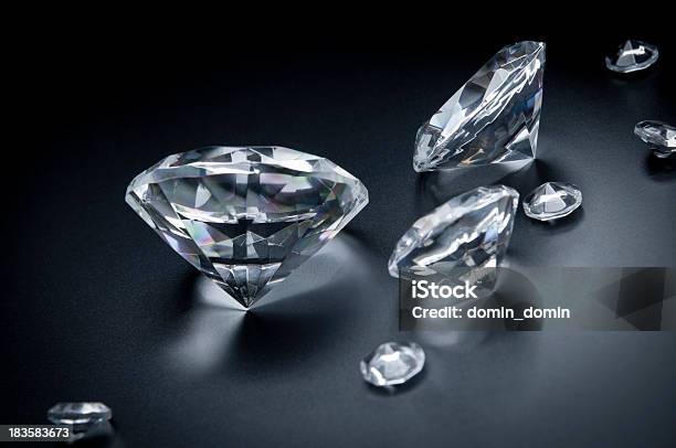 On 블랙 다이아몬드 다이아몬드에 대한 스톡 사진 및 기타 이미지 - 다이아몬드, 다이아몬드 모양, 검정색 배경